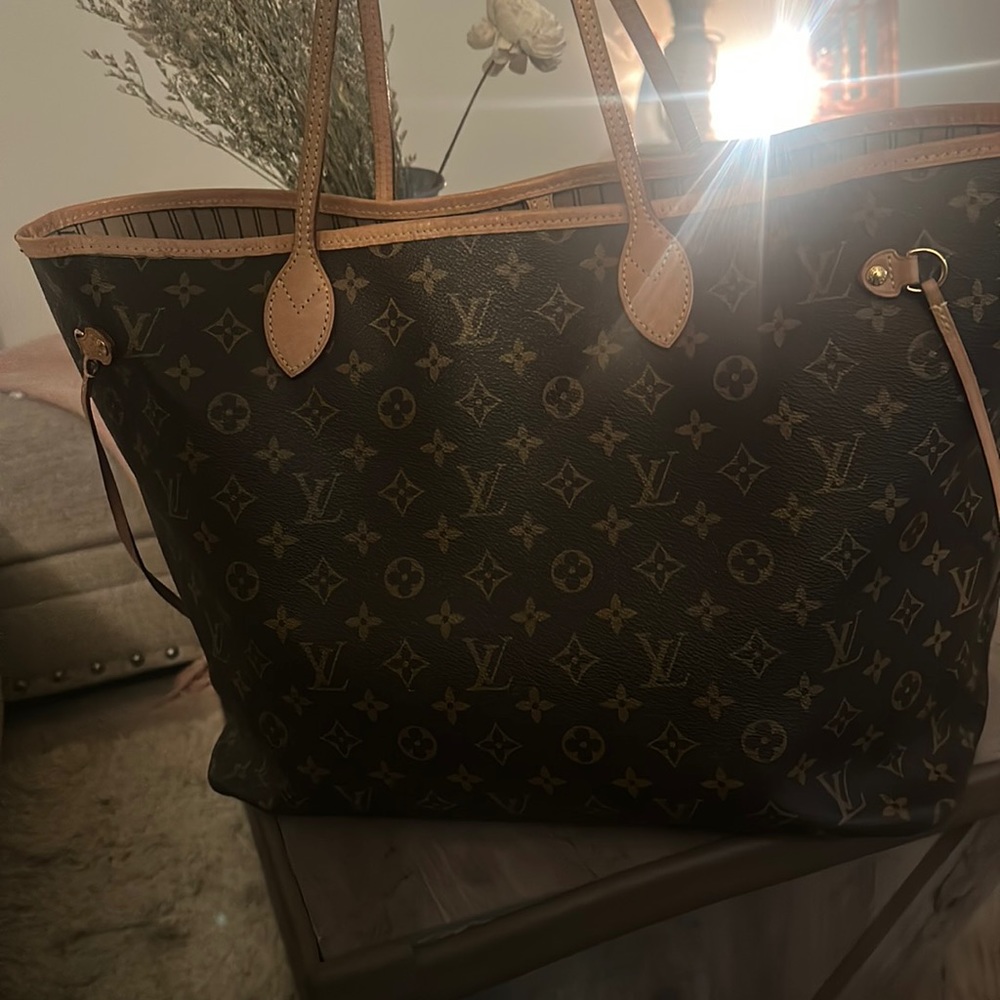 LOUIS VUITTON Neverfull GM Handbag